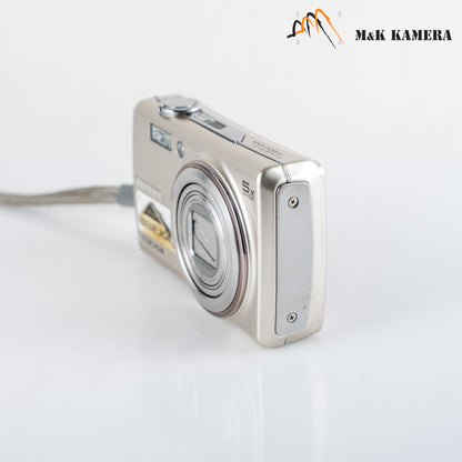 Fujifilm FinePix F200EXR Digital Compact Camera #88627