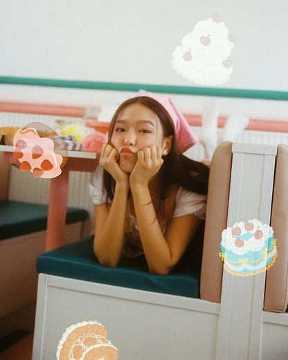 A Girl Has Film 'A Girl Bake Cake'  ISO200 135 Speical Efffect Color Negative Film 36exp